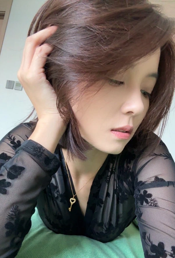 孬子妹 铁粉空间写真图包合集下载