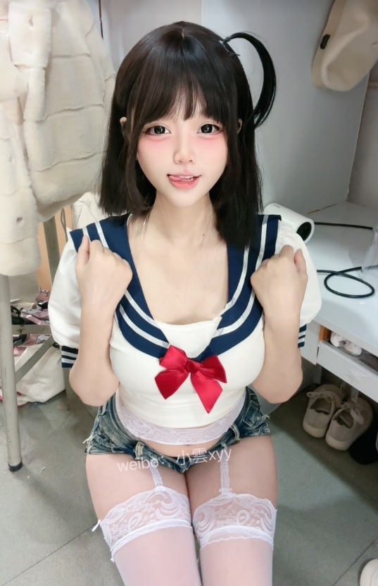 小雲 微密圈反差图片写真合集下载
