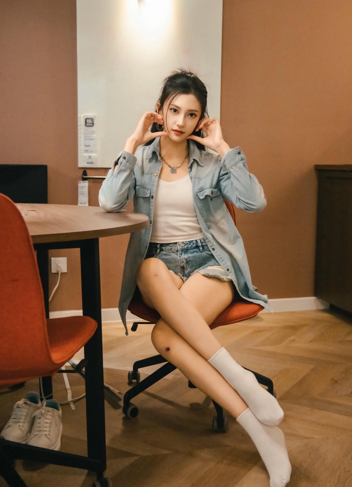 足愉心摄影 玉足袜控美学高清美图写真合集下载