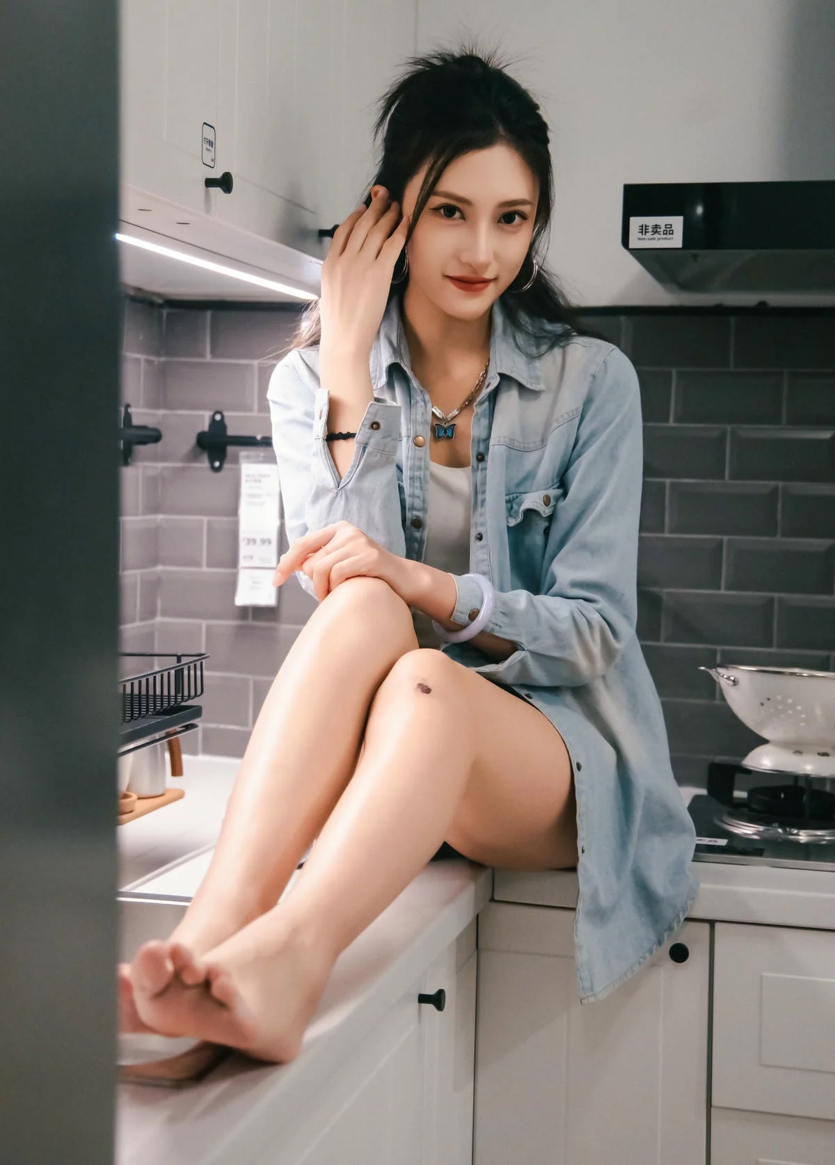 足愉心摄影 玉足袜控美学高清美图写真合集下载