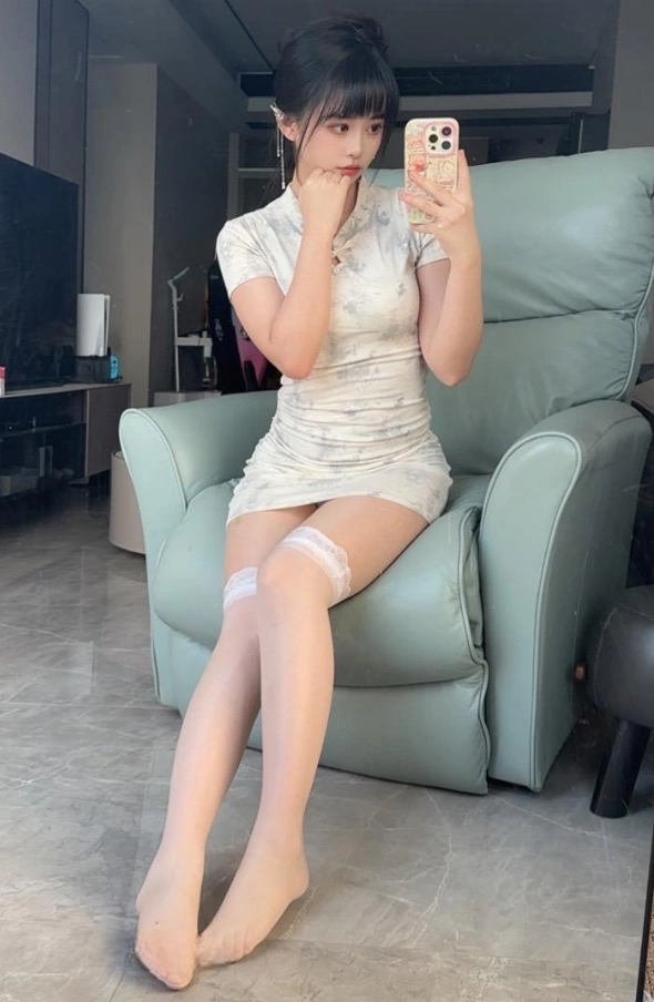 欣老板 铁粉空间美女写真图包合集下载